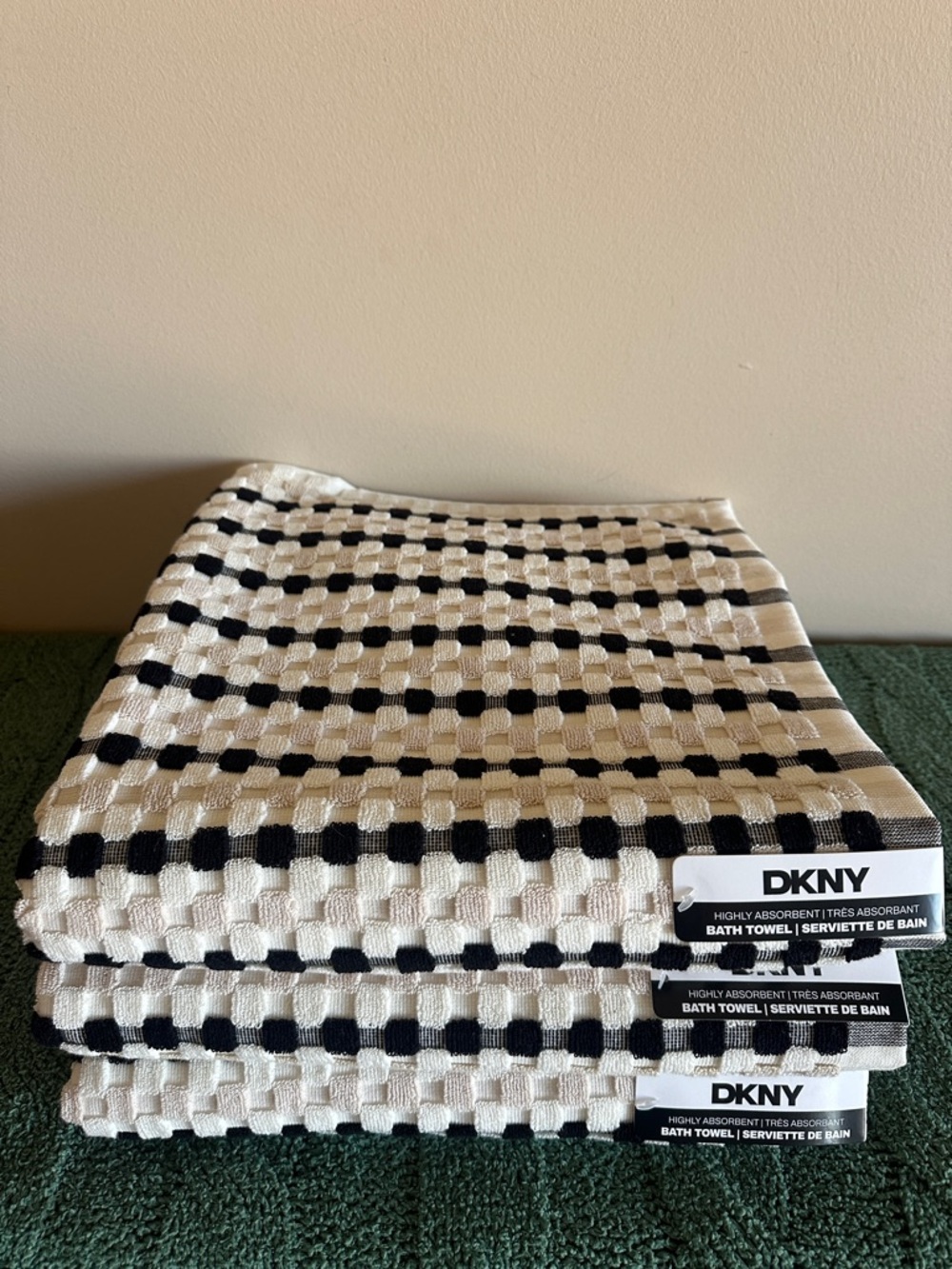 DKNY Bath Towels Black Beige Ivory Checkered Set of 3 NEW!